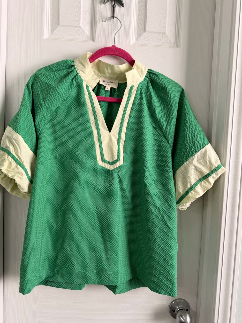 Umgee Kelly Green Textured Seersucker Split V-Neck Tunic Top Cream Trim Small